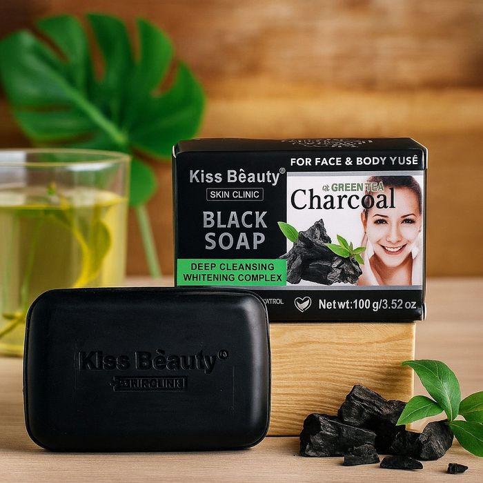 Сапун за лице и тяло с активен въглен и зелен чай – Kiss Beauty Black