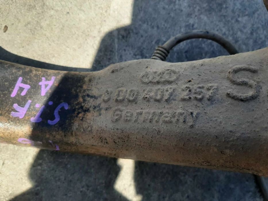fuzeta stanga fata audi a4 b5 1.6b 8d0407257