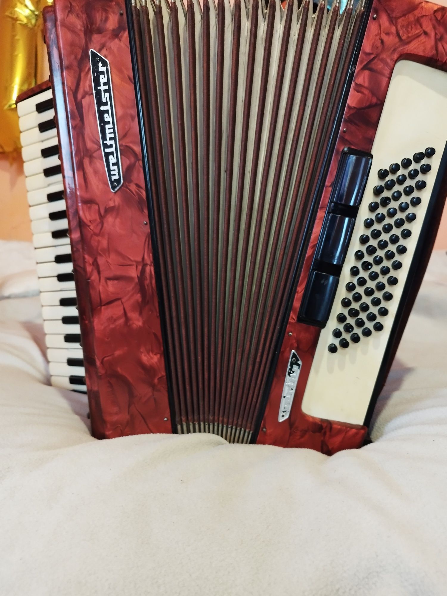 Vând acordeon hohner