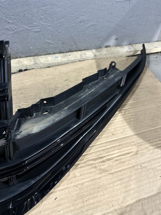 Grila cu LED VW Touareg 2025