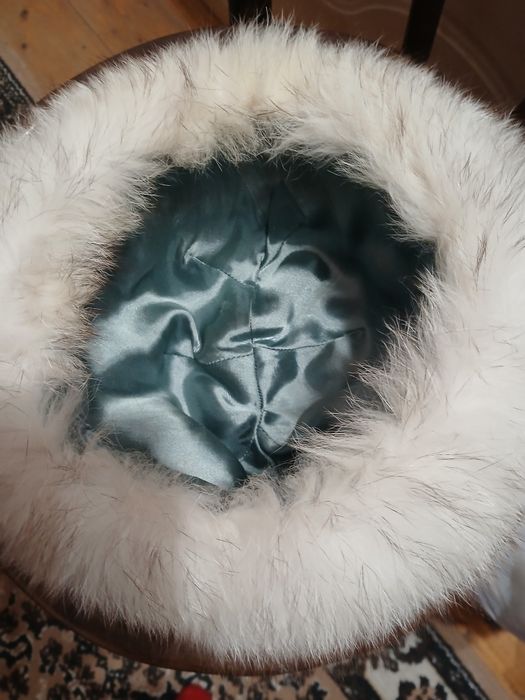 Caciula de blana impecabilă