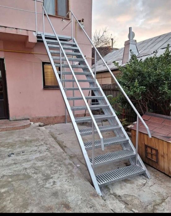 Scări metalice pentru interior și exterior