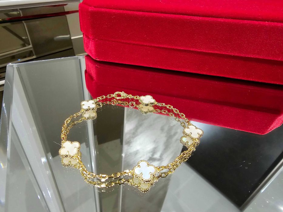 Van Cleef & Arpels VCA Gold Mother 5 Sweet Alhambra Дамска Гривна