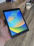 iPad 5th generation Wi-Fi, Grey, 32Gb, baterie 100%, husa, frumoasa