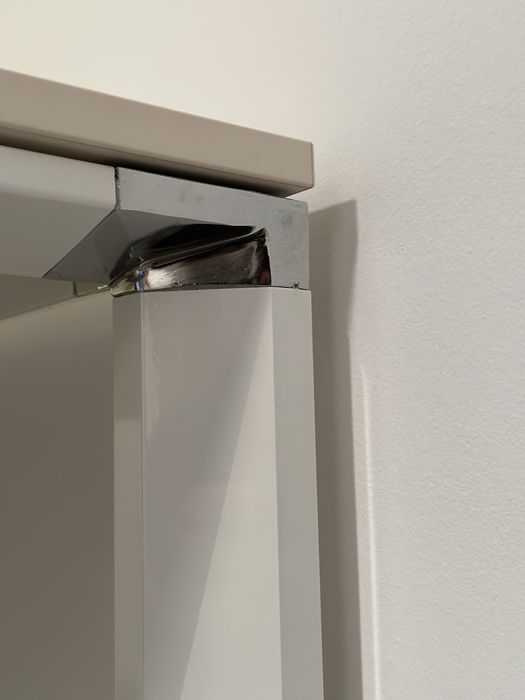 Birou modern pe cadru metalic