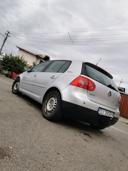 Vând golf 5 1.9tdi model Goal