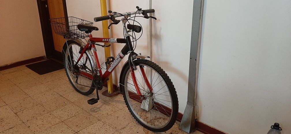 Vand bicicleta DHS in stare f buna