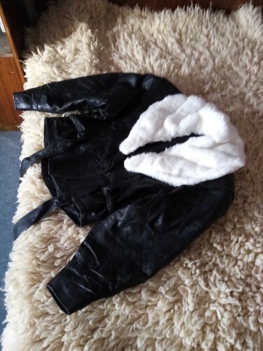 Практично дамско яке от естесвена кожа