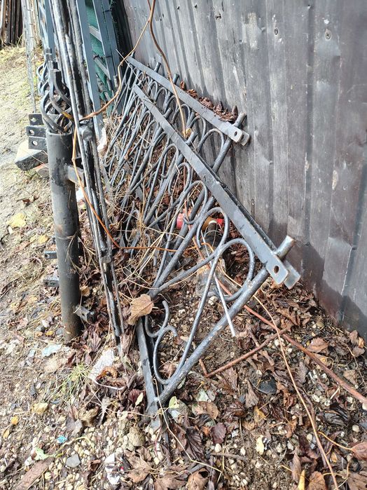 Gard cimitir din fier negru