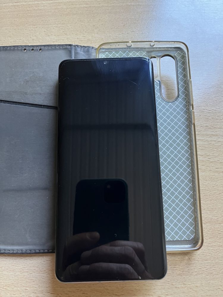 Продавам huawei p30 перфектен