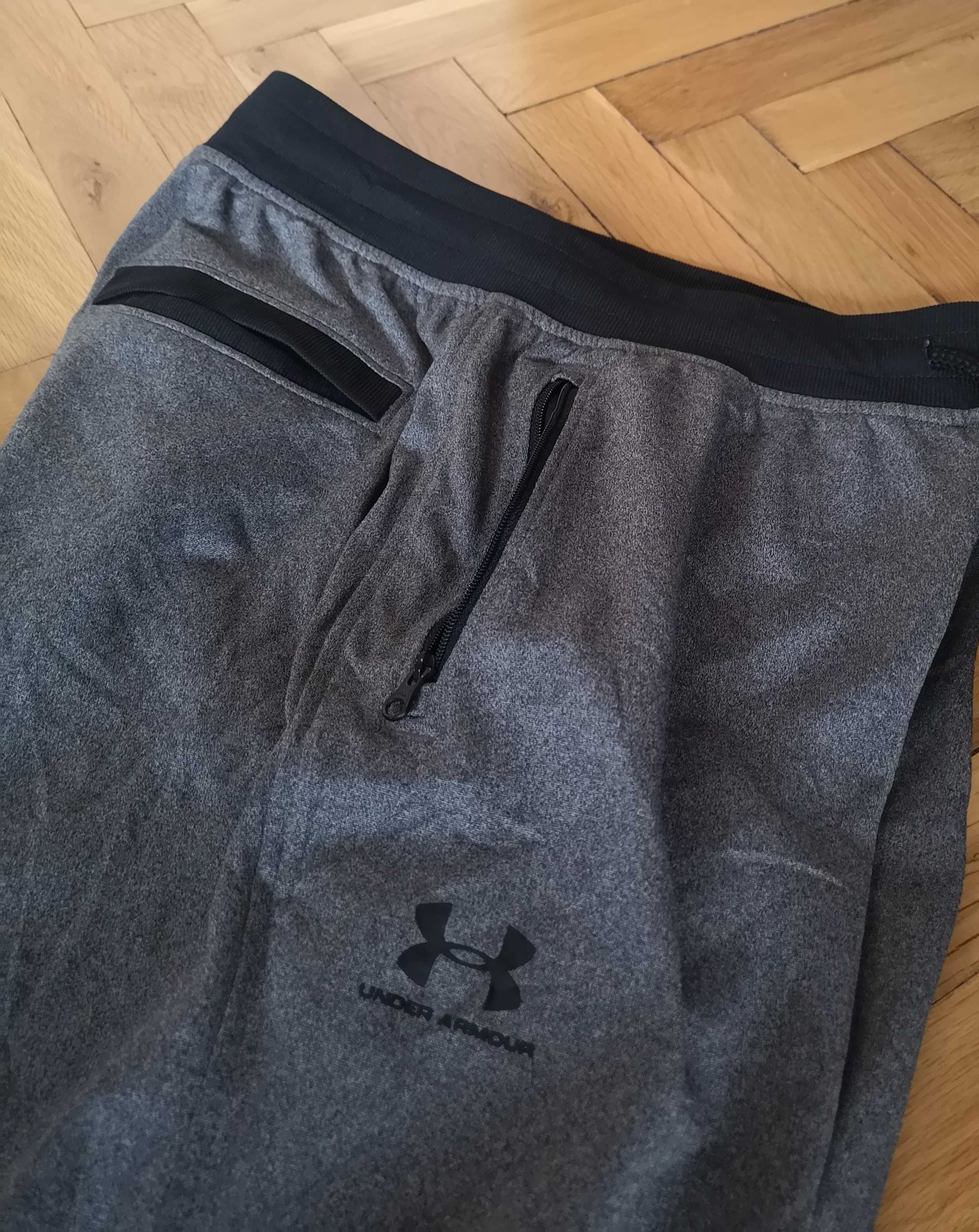 Оригинални мъжки долнища Under Armour размер S