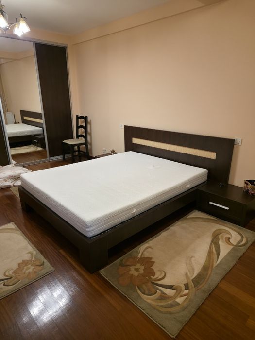 Set Pat + saltea cu memorie + noptiere + comoda