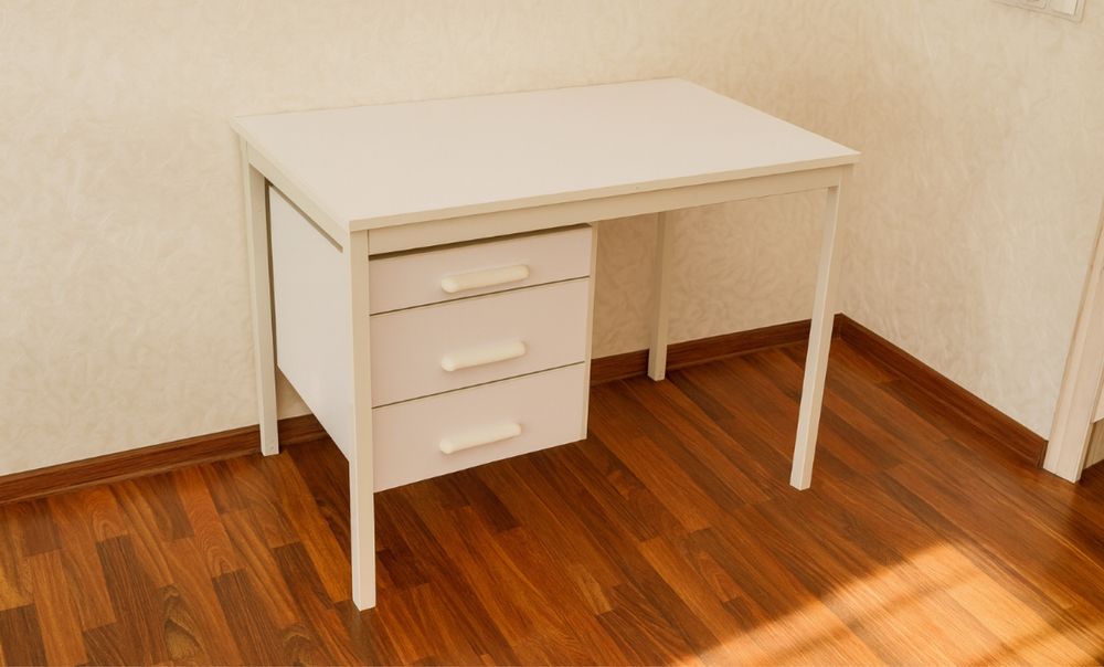 Письменный стол 1200 х600мм