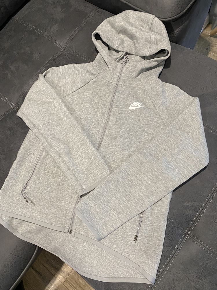 Дамско горнище Nike tech fleece Cape Оригинал !!!