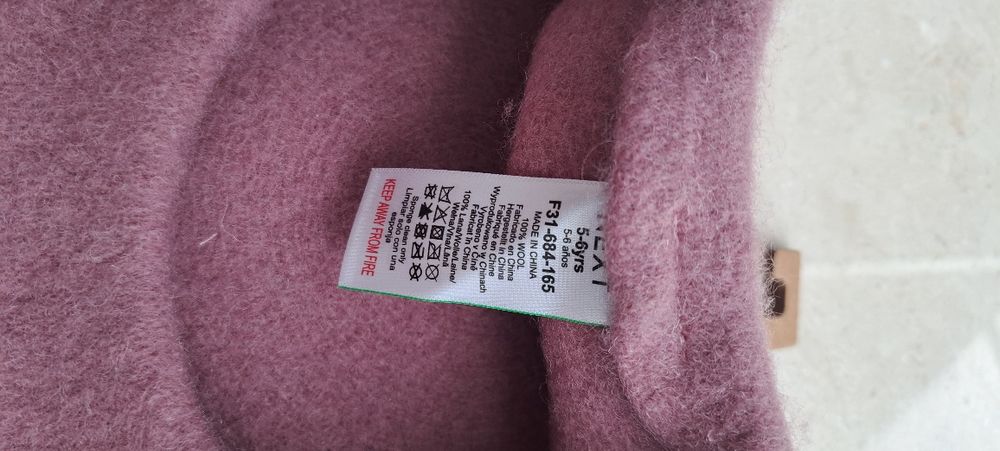 Next, bereta 100% lână, 5-6 ani, noua