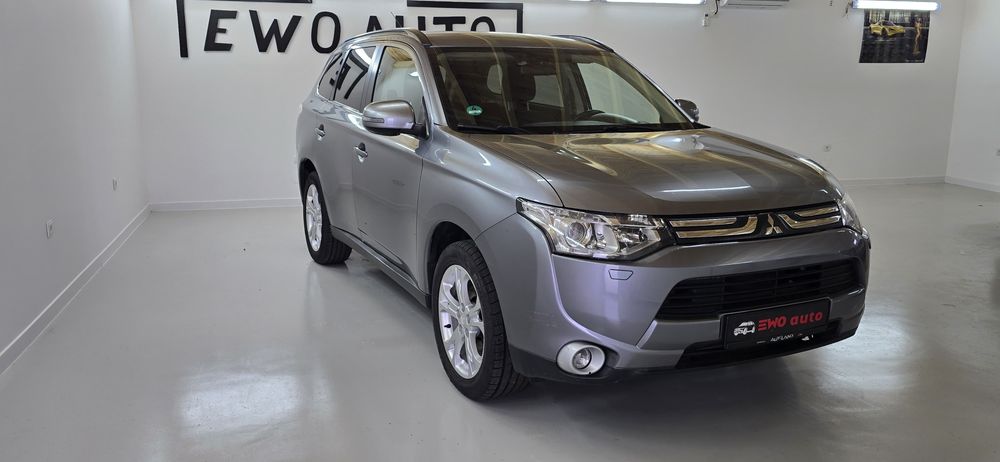 Mitsubishi outlander an 2014 4x4  7Locuri  posibilitatea rate