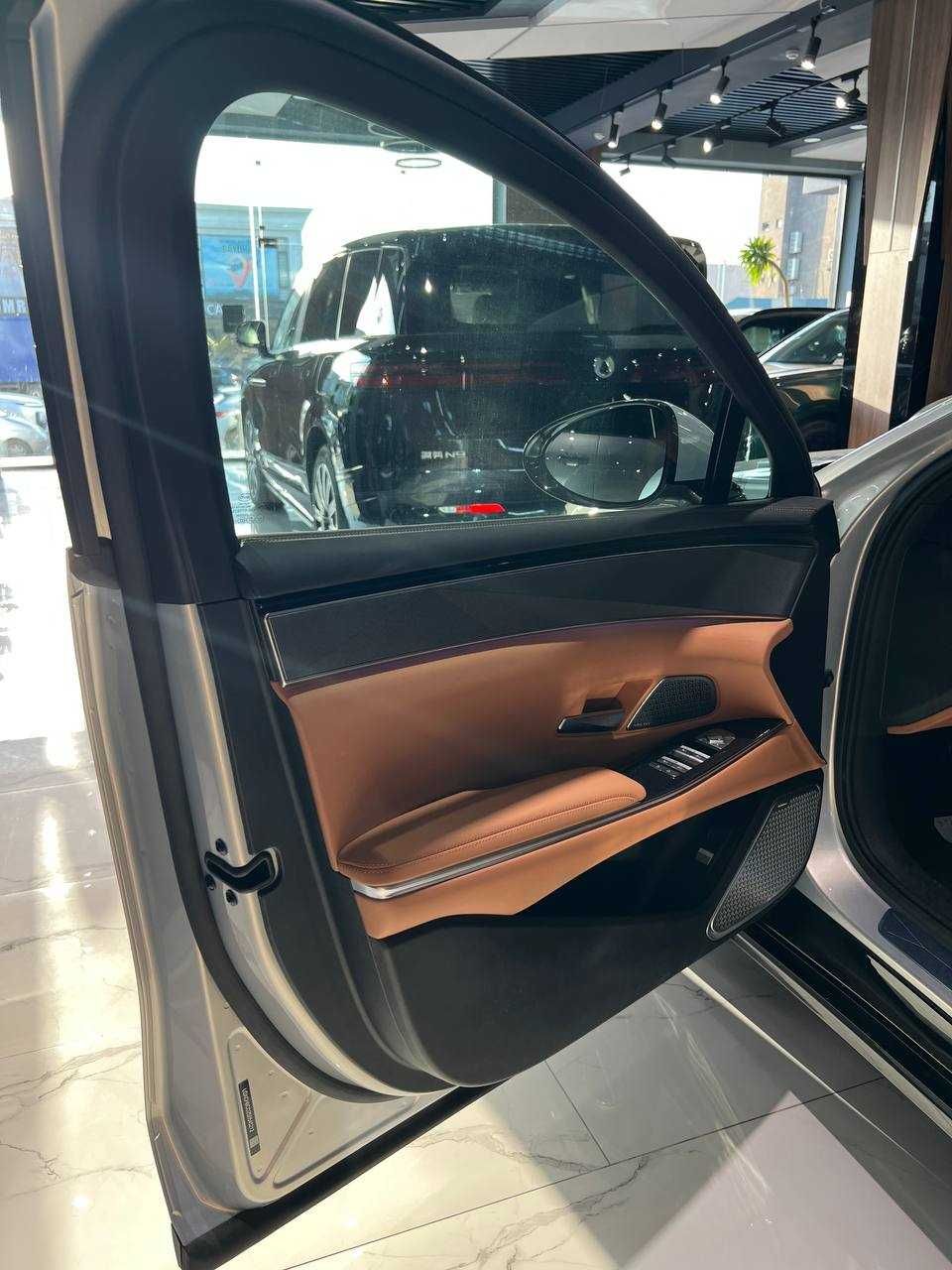 BYD Han L 1-pozitsiya 1 yil kafolat bilan SOTUVDA Tayyor