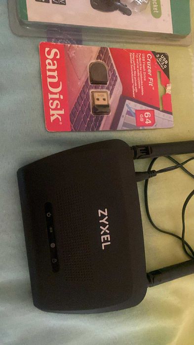 Продавам техника само за 10 лв - Камера Canon, флашка, рутер, charger