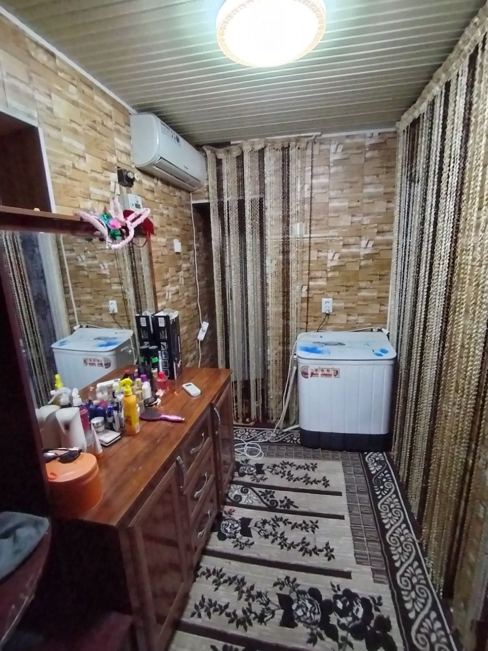 Уй сотилади! 1 этаж.2 хона 3 хона килинган.20.000$