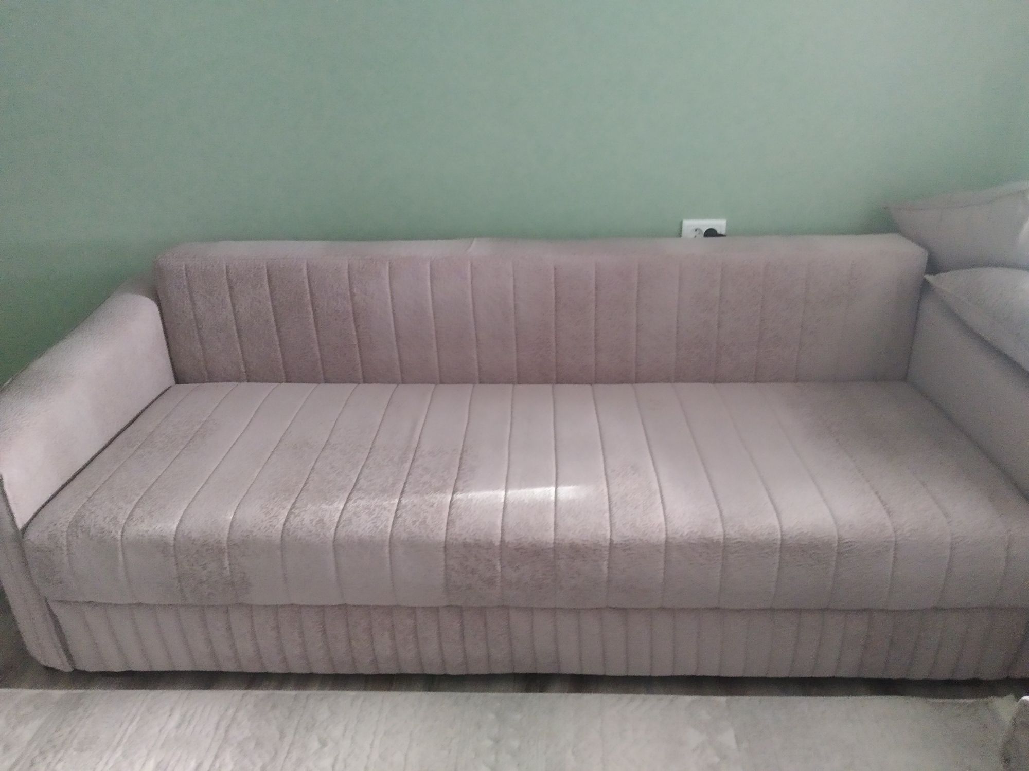 Срочно продается диван
