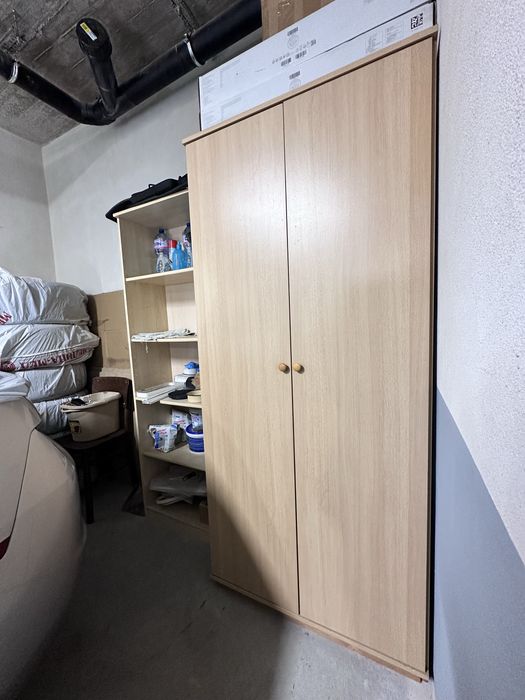 Гардероб и етажерка