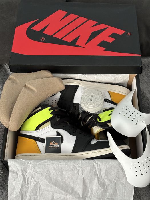 Jordan 1 high OG “volt gold”( nike yeezy track versace j4)