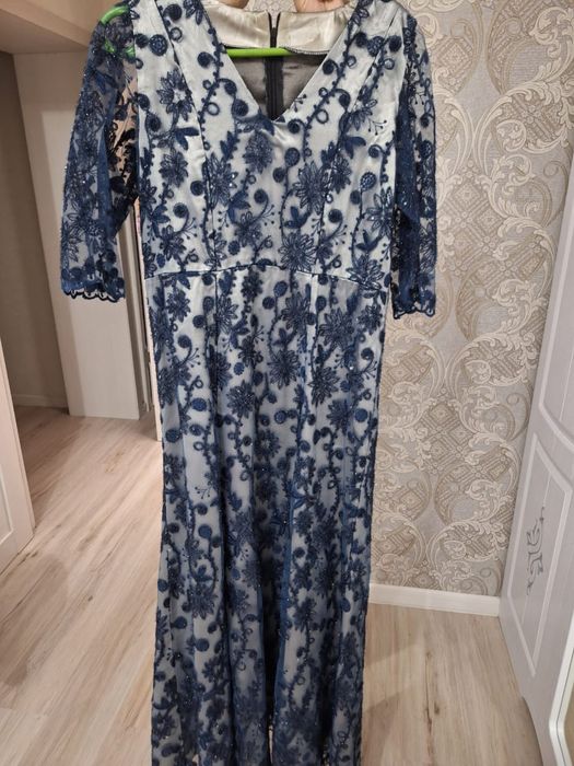 Нарядное платье вечернее