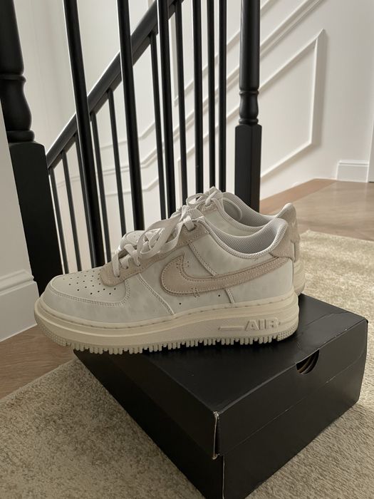 Nike Air Force 1 Luxe