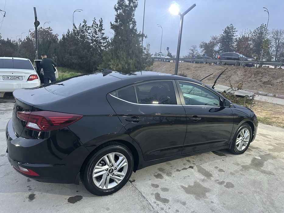 Hyundai Elantra 2020 yil