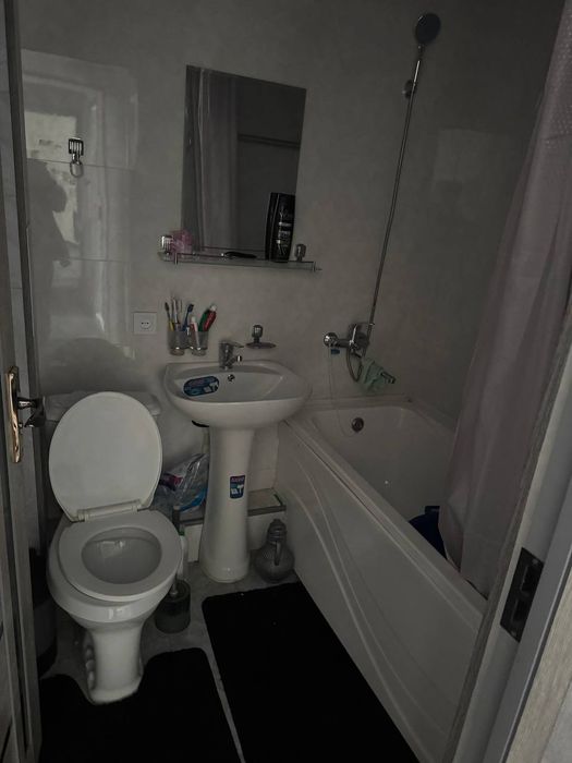 Сдаётся 2х ком кв в чирчике 4 этаж в тройцки около института