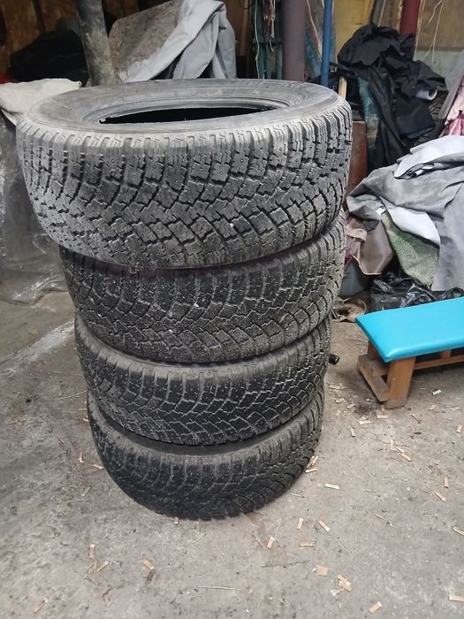 Зимние шины 275×60×17 r.