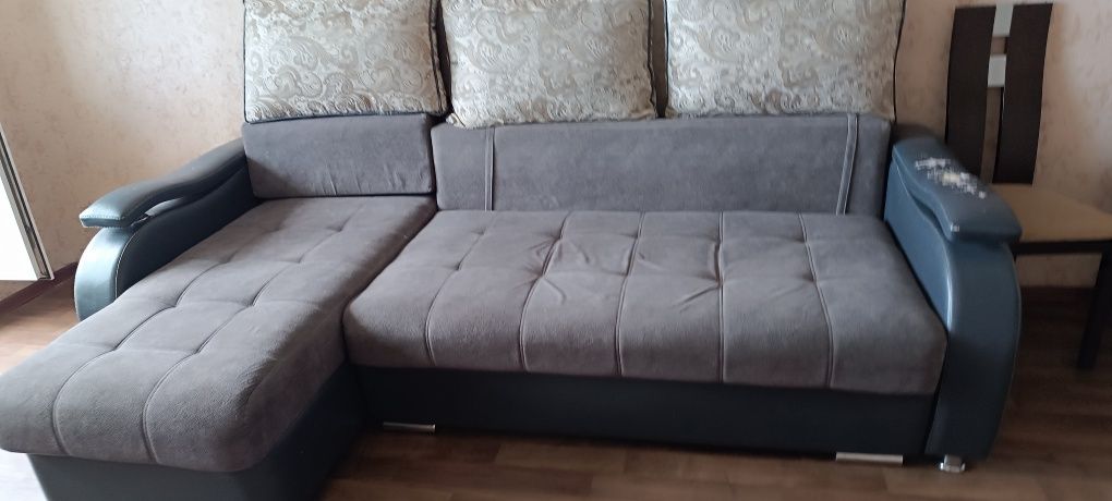 Срочно продам диван угловой