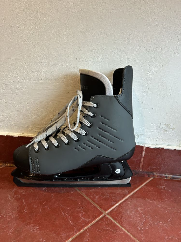 Patine OXELO marimea 43, folosite o dată