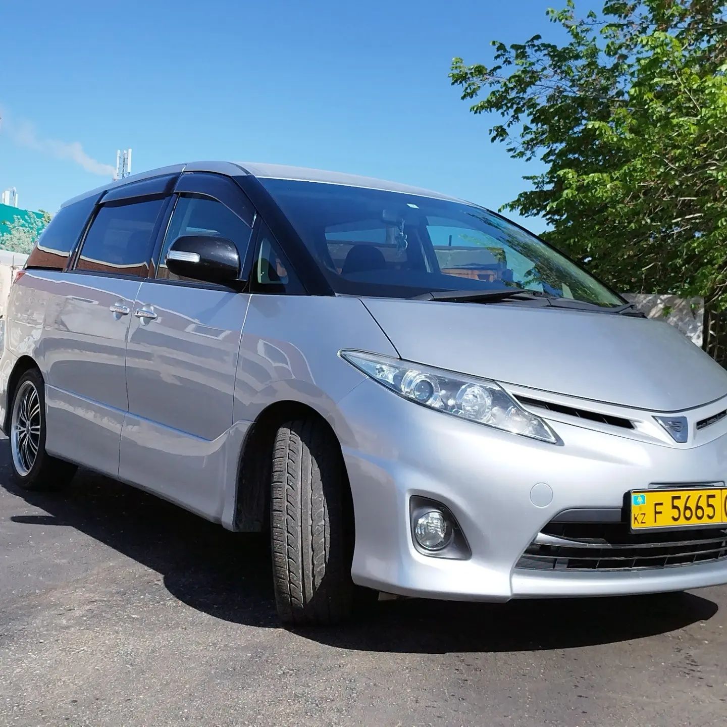 Продам Toyota Estima 2011года на Казахстанском учёте.