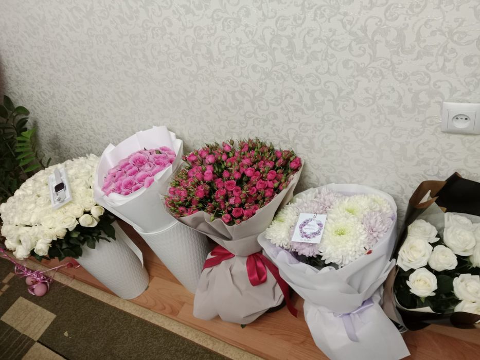 Свежий букеттер гүлдер сатылады бағасы 7000мын тг