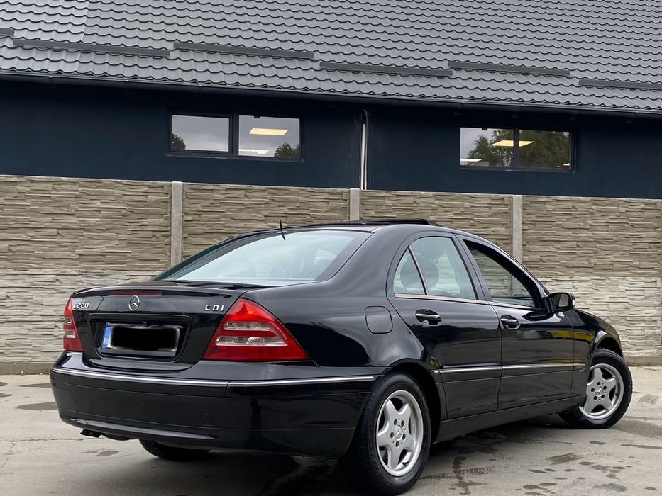 Vând / Schimb Mercedes C-Class 220 CDI (2004)