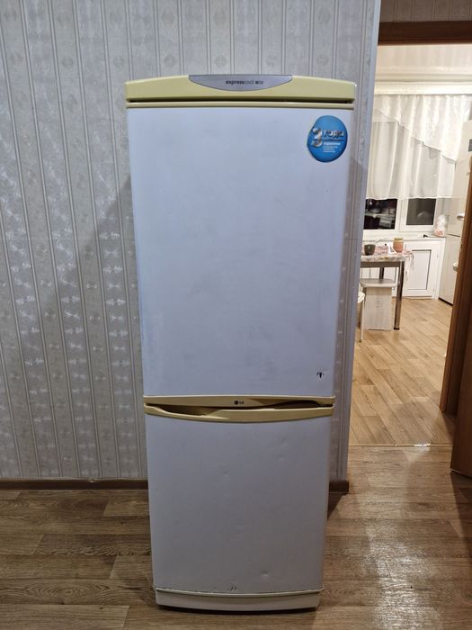 Продам Холодильник LG