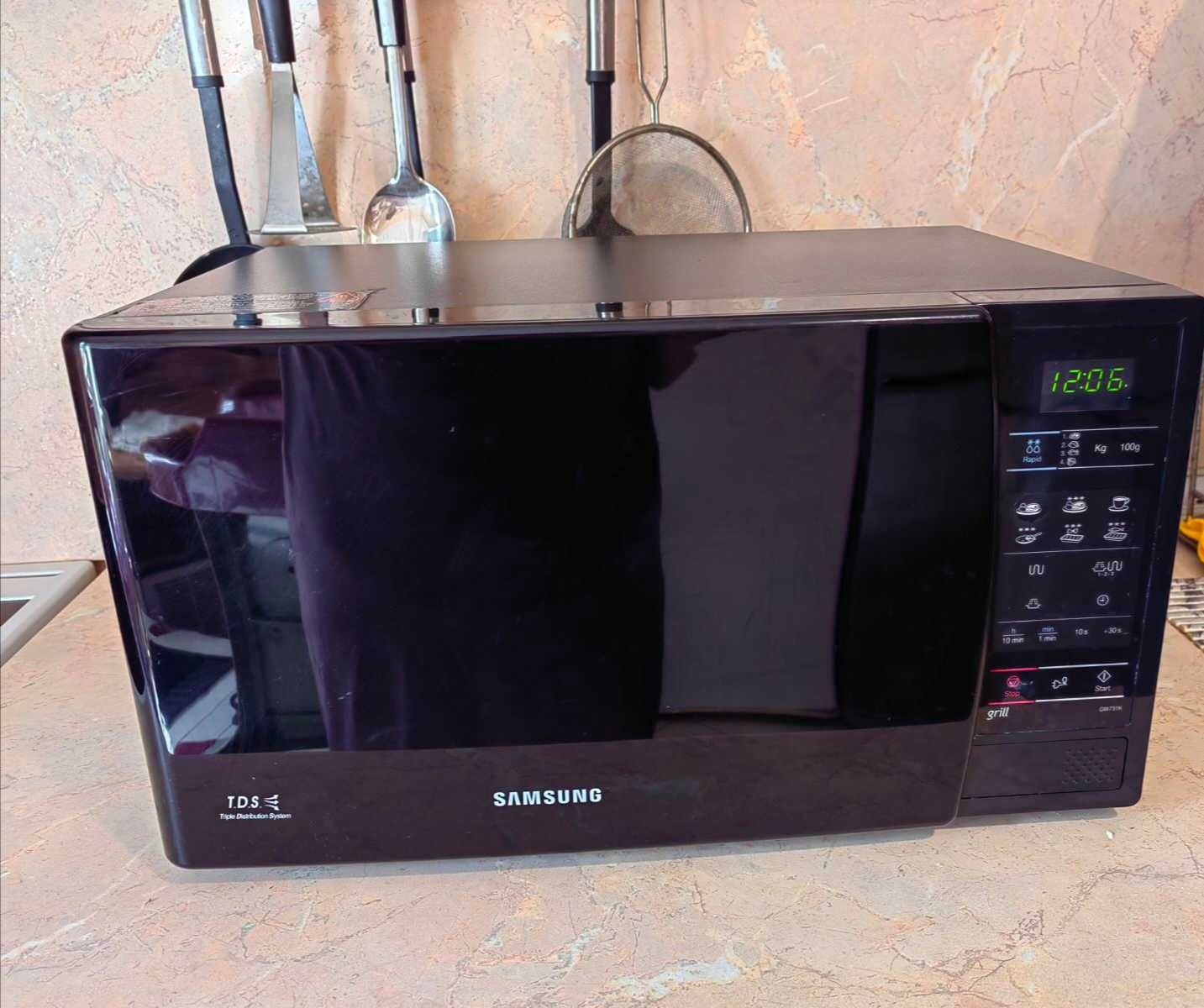 Микровълнова печка SAMSUNG с грил
