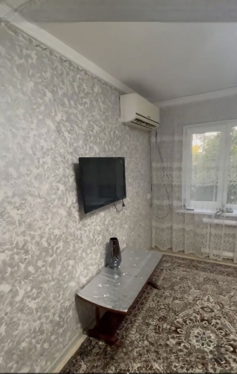 Продается квартира на ТТЗ 1  Мирзо Улугбек 1/3/4 кирпичный рядом базар