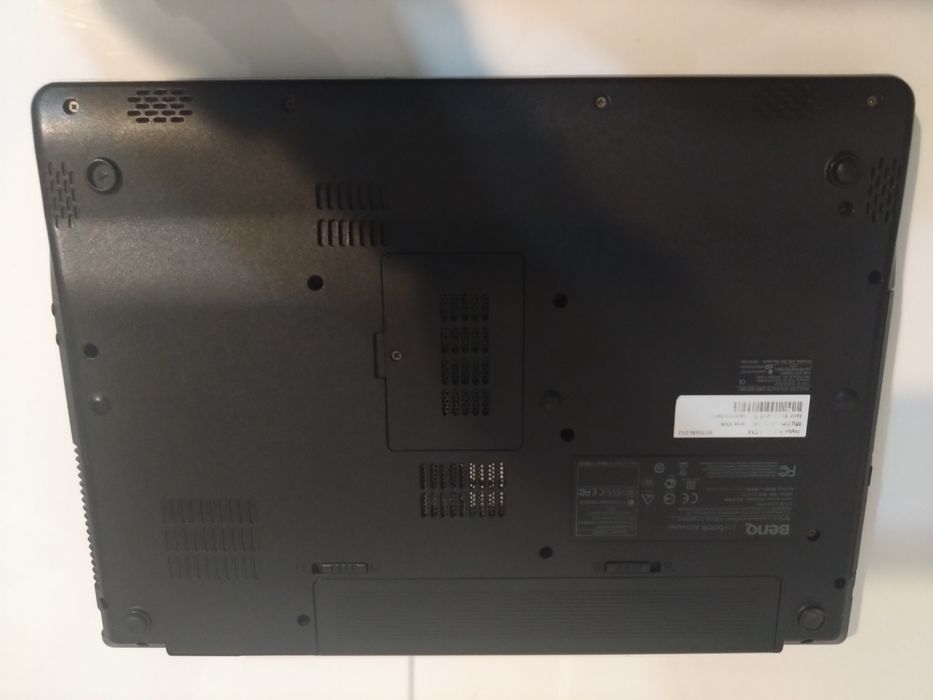 Vând laptop Benq A53