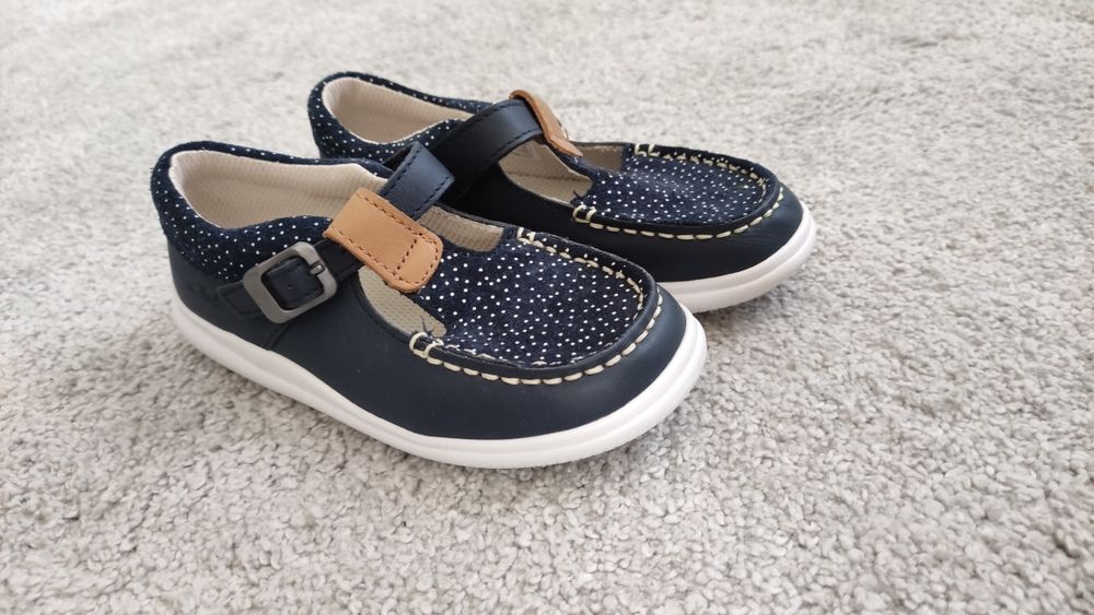 Кларкс кожени обувки за момиче