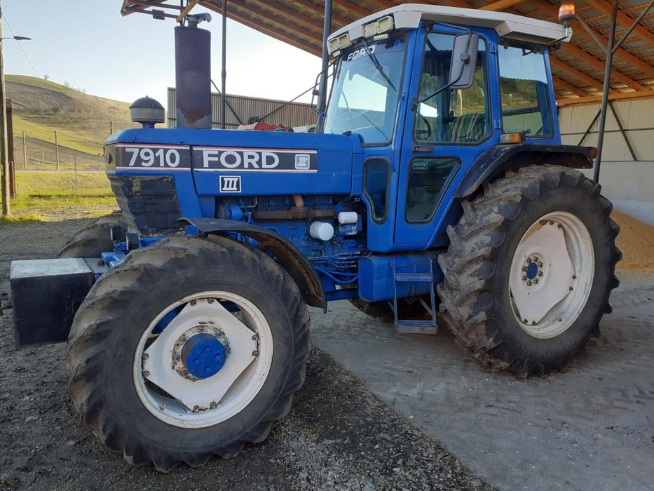 Vând tractor Ford New Holland 7910
