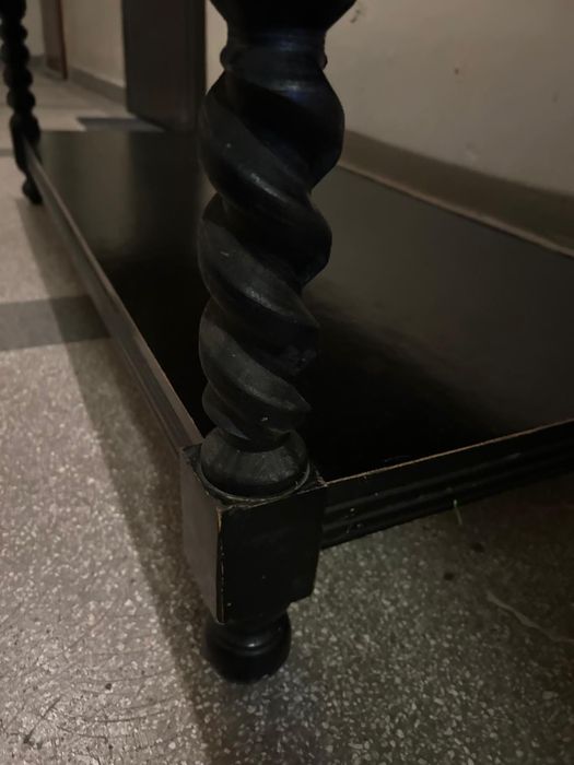 Холна Маса от масивно дърво в черно