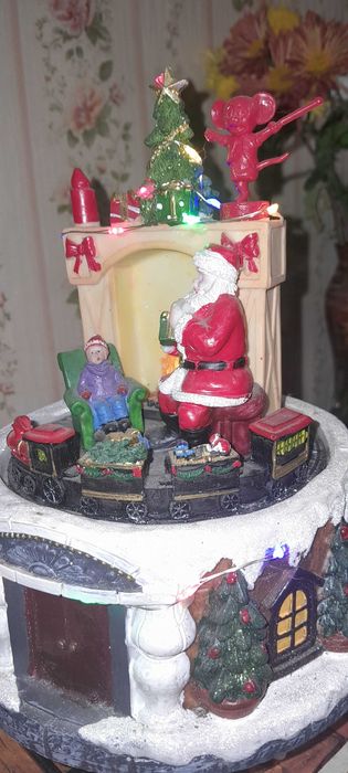 Коледна украса с мелодия и светлини