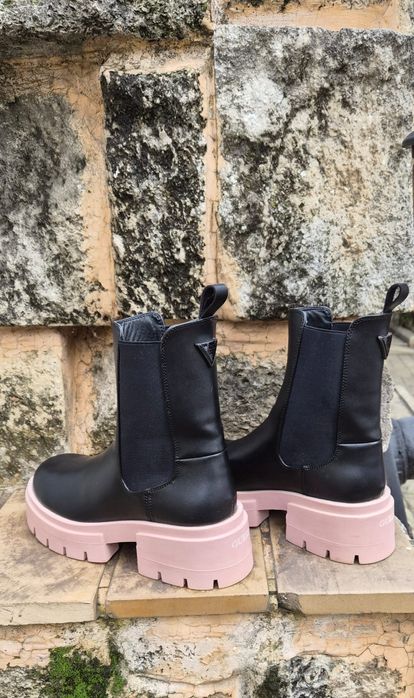 Vând ghete Guess mărimea 40