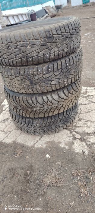 Продам шины шипованные зимные