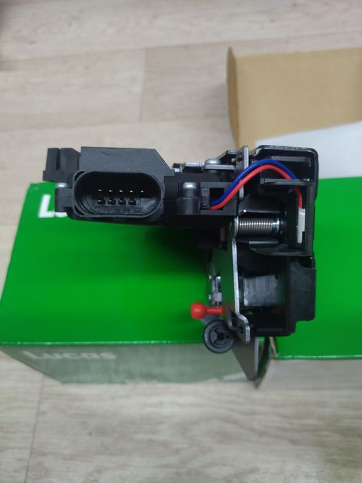 Замок на дверь Ауди а6с5