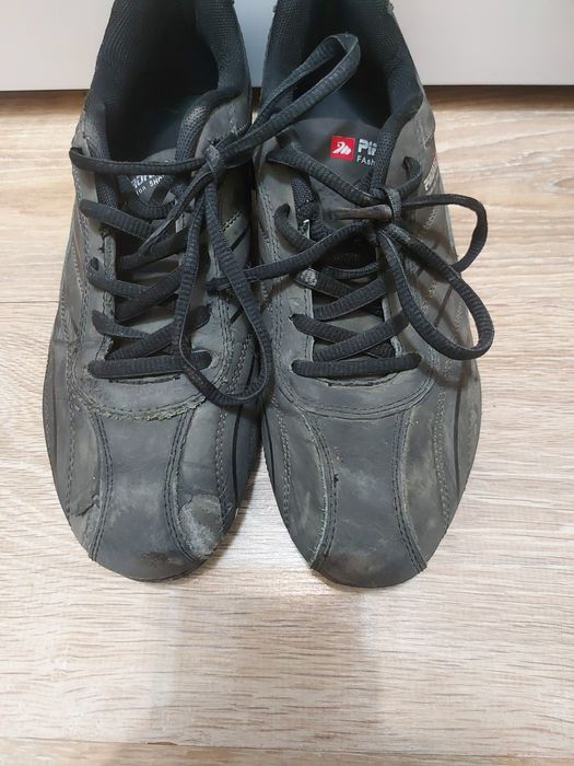 Футзалки чёрного цвета