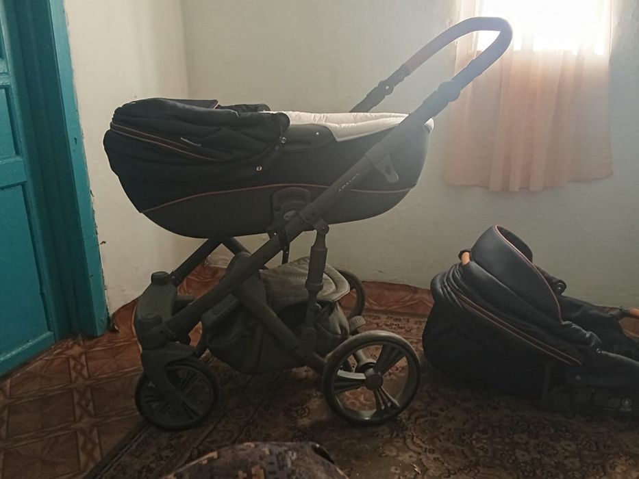 Коляска б/у в отличном состоянии