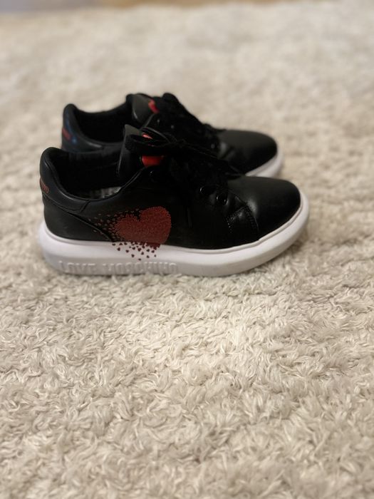 Adidasi Love Modchino